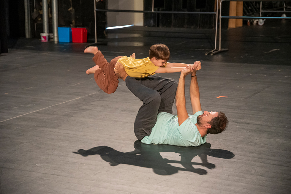 ELS 980x653_0020_GNO_Dadshall we dance_Photo V.Iliopoulou 2.jpg