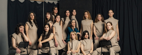 &Eta; &Sigma;&alpha;&beta;ί&nu;&alpha; &Gamma;&iota;&alpha;&nu;&nu;ά&tau;&omicron;&upsilon; &kappa;&alpha;&iota; &omicron;&iota; ch&oacute;r&epsilon;s &sigma;&tau;&eta;&nu; &Epsilon;&nu;&alpha;&lambda;&lambda;&alpha;&kappa;&tau;&iota;&kappa;ή &Sigma;&kappa;&eta;&nu;ή &tau;&eta;&sigmaf; &Epsilon;&Lambda;&Sigma;