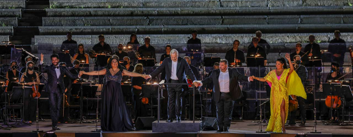 &Alpha;&pi;&omicron;&theta;έ&omega;&sigma;&eta; &alpha;&pi;ό 8.000 &theta;&epsilon;&alpha;&tau;έ&sigmaf; &gamma;&iota;&alpha; &Nu;&epsilon;&tau;&rho;έ&mu;&pi;&kappa;&omicron;, &Rho;&alpha;&tau;&sigma;&beta;&epsilon;&lambda;&iota;&sigma;&beta;ί&lambda;&iota;, &Epsilon;ϊ&beta;ά&zeta;&omicron;&phi;, &Pi;&lambda;&alpha;&tau;&alpha;&nu;&iota;ά