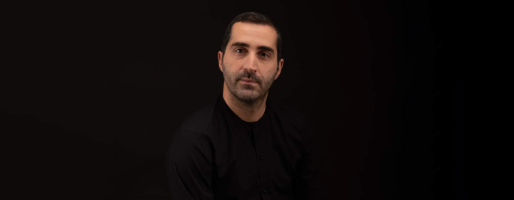 «Πολλά εν θέλω να σου πω» με τον Ζαχαρία Καρούνη στο Μορφωτικό Ίδρυμα Εθνικής Τραπέζης