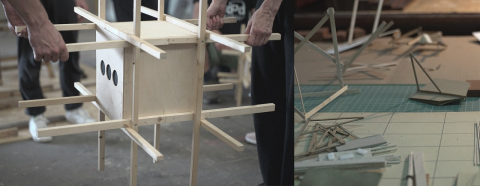 &Xi;&epsilon;&kappa;ί&nu;&eta;&sigma;&epsilon; &eta; &delta;&iota;&alpha;&delta;&iota;&kappa;&alpha;&sigma;ί&alpha; &pi;&alpha;&rho;&alpha;&gamma;&omega;&gamma;ή&sigmaf; &tau;&omicron;&upsilon; έ&rho;&gamma;&omicron;&upsilon; Synthesis &tau;&eta;&sigmaf; &Epsilon;&nu;&alpha;&lambda;&lambda;&alpha;&kappa;&tau;&iota;&kappa;ή&sigmaf; &Sigma;&kappa;&eta;&nu;ή&sigmaf;