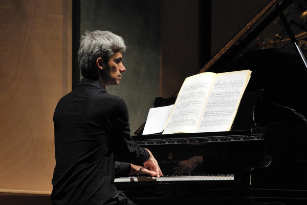 Dimitri Vassilakis in recital